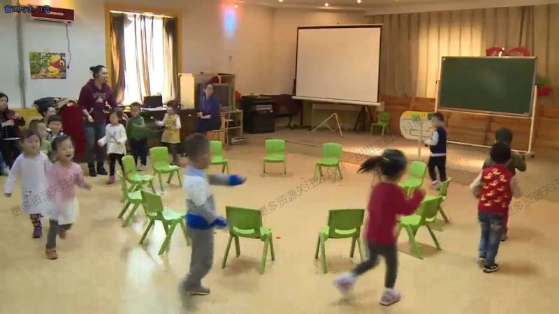 小班律动《开汽车》