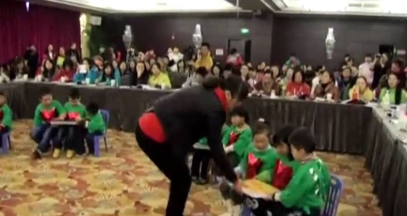 大班歌唱《吹泡泡》