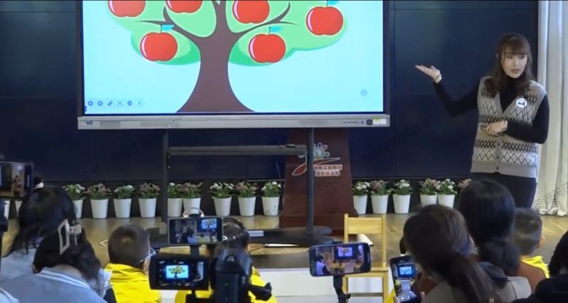 中班歌唱《风儿》