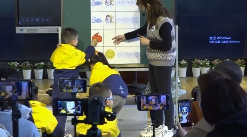 中班歌唱《风儿》