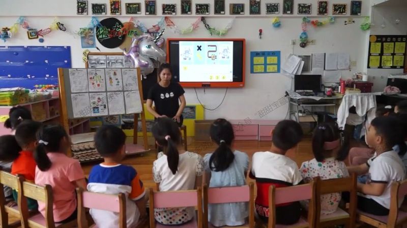 中班韵律《小小机器人》