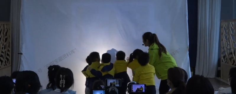 中班韵律活动《我和影子做游戏》